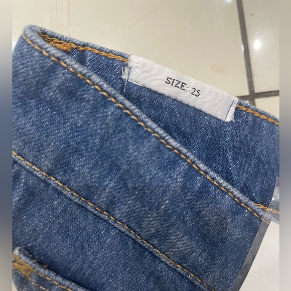 NWT Zoe Karseen rose embroidered straigh Jean - Picture 11 of 11